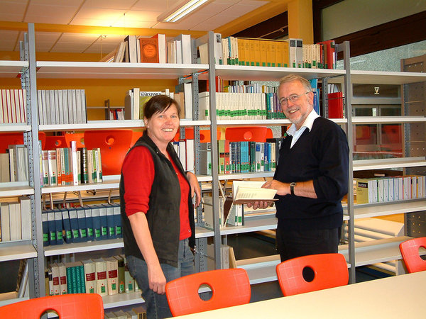 Selbstlernzentrum Gymnasium Borghorst, Frau Upmann und Dr. Volker Gutberlet (Quelle: WN vom 24.01.2008)